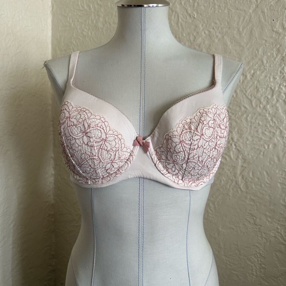 Victoria’s Secret Body by Victoria Lined Demi Bra 34DD Ivory Pink Chantilly Lace